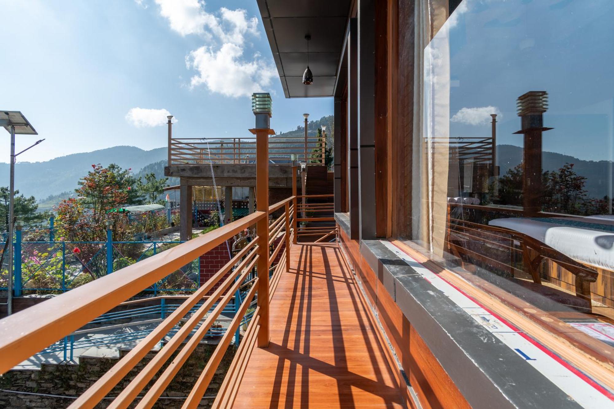 Hotel Wood Crista Kufri Near An Apple Orchard Exterior foto